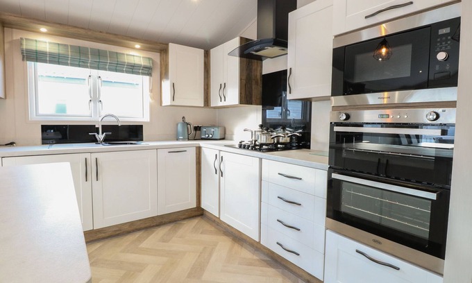 Hopton Cottage | Broadland Sands Lodge