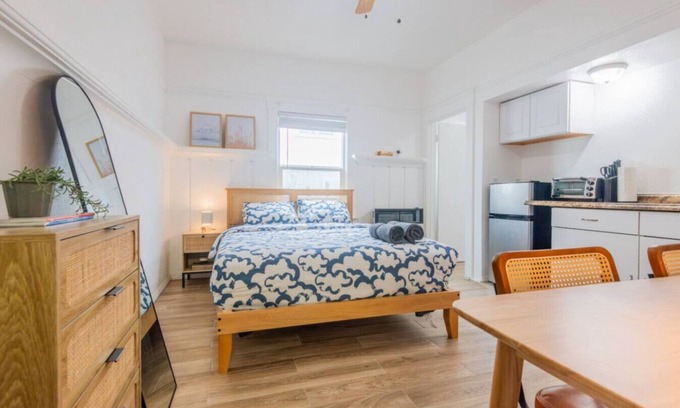 South Redondo Apartment | Broadway 4 - Private Studio w/Kitchenette