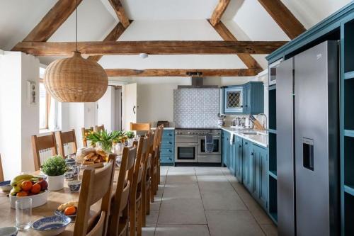 Condicote House | Broadway House, 7 Bedroom, 6 Baths