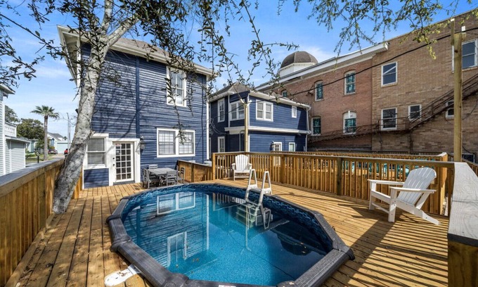 Galveston House | BROADWAY (LITTLE) - Broadway Lodge II