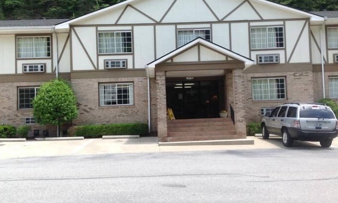 Inez Hotel | Brookshire Inn