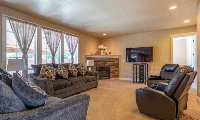 Hillsboro House | Brookwood Manor (5 Bedroom, 14 Guests)