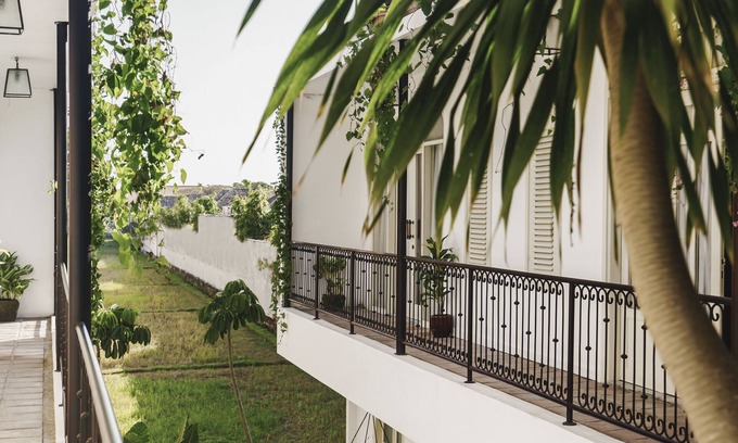 Batubelig Hotel | Brown Feather Hotel
