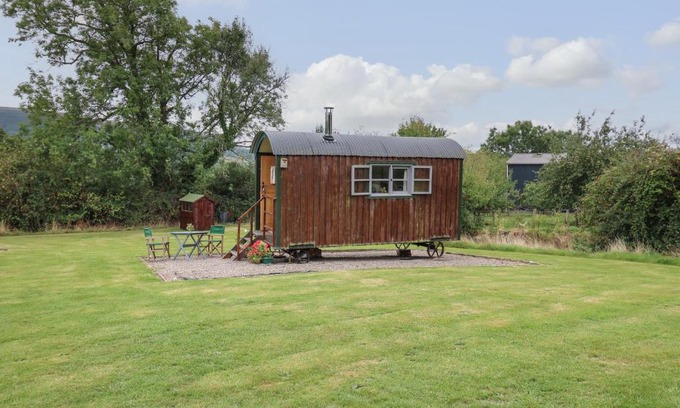 Llanfihangel Tal-y-llyn House | Brown Hare Shepherds Hut