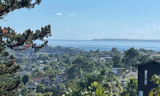 Murrays Bay House | Browns Bay Retreat with Pool Spa Gym and Sauna