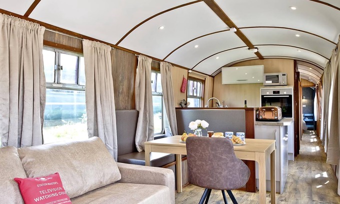 Dawlish Warren Ski Chalet | Brunel Boutique Railway Carriage 5