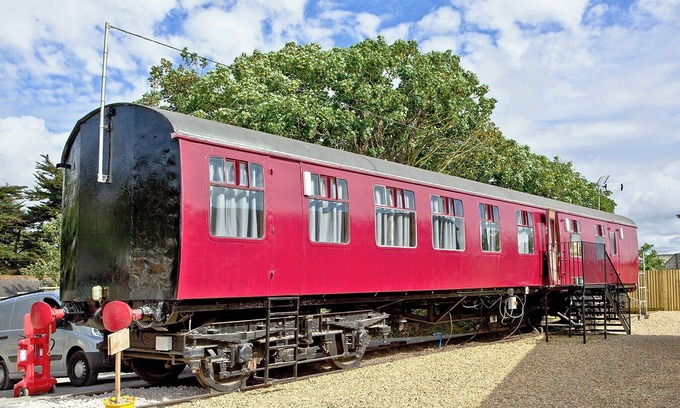 Dawlish Warren Ski Chalet | Brunel Boutique Railway Carriage 1
