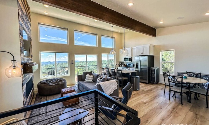 Long Valley Junction Cabin | Bryce View Cabin - New Cabin with Amazing Views!