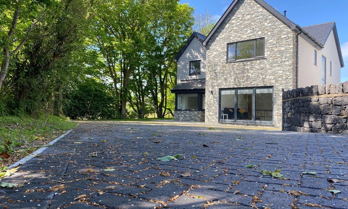 Malltraeth House | BRYN ABER, family friendly, luxury holiday cottage in Newborough