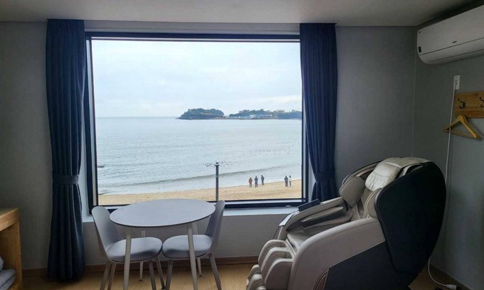 Chungmak-tong Hotel | Buan Chaeseokgang Beach Hotel