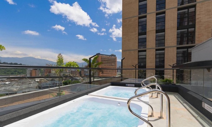 San Diego Apartment | Bubble & Boardroom – Jacuzzi Apt for Remote Life