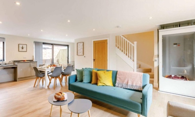 Moreton Valence Cottage | Buck Cottage-Disabled Access-3 Bed-Hot Tub-Pets