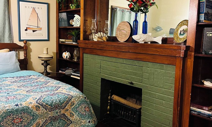 Austintown Apartment | Buckeye Bungalow-Charming 2-bedroom apartment in Youngstown