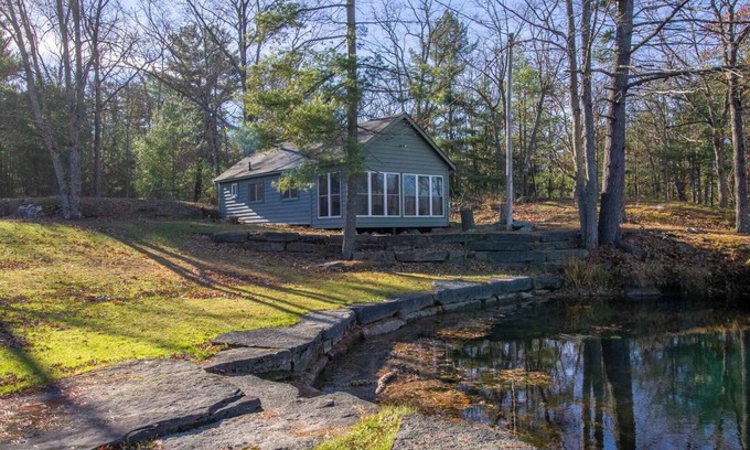Trent Lakes Cottage | Buckhorn's Angelfire Resort - Bay View