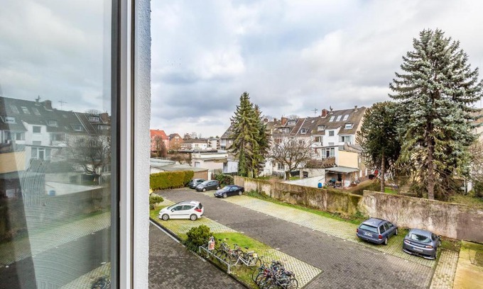 Hoehenberg Apartment | Budget Apartment Köln
