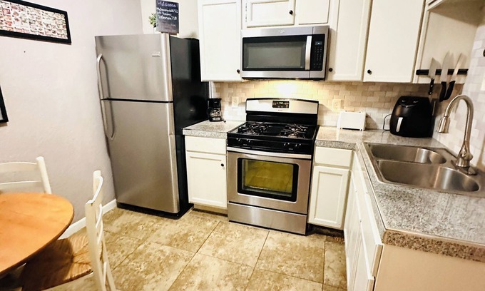 Shearer Hills - Ridgeview House | Budget Friendly, Everything Nearby, Quiet, Safe & Specious Home, 1Bed/1Bath.