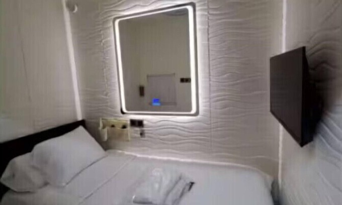 South Loop Hotel | Budget-Friendly Stay and Free Coffee | Downtown