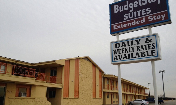 Central Arlington Hotel | BudgetStay Suites