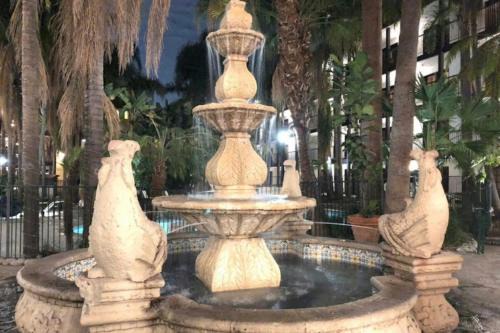 Northwest Anaheim Hotel | Buena Park Grand Hotel & Suites