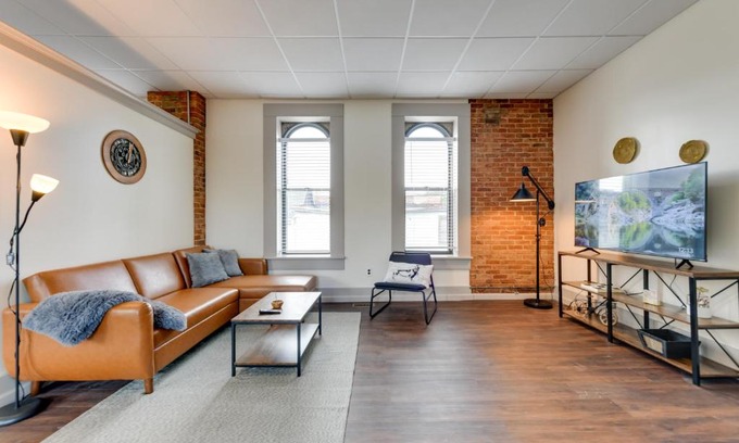 Buffalo Apartment | Buffalo Apartment with Balcony 1 Mi to Downtown!