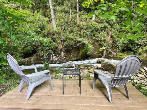 Robbinsville House | Buffalo Creek Cabin- Hot Tub Creekfront Escape
