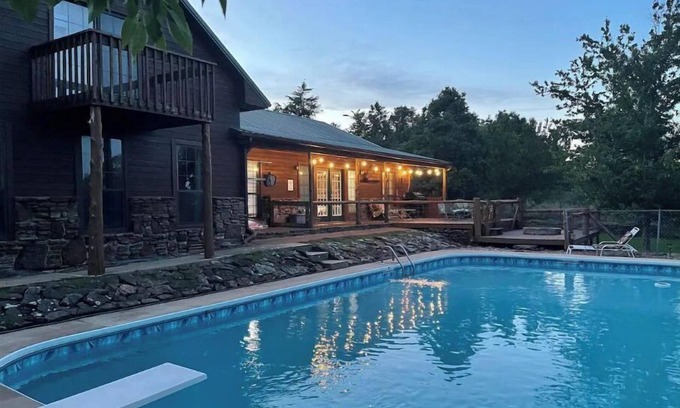 Compton Cabin | Buffalo River Cabin-privt Pool/Hot Tub/Game Room!