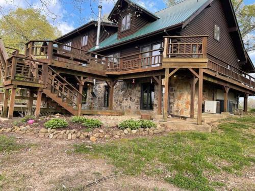 Saint Joe House | Buffalo River Lodge (Yellville)- Lower Level