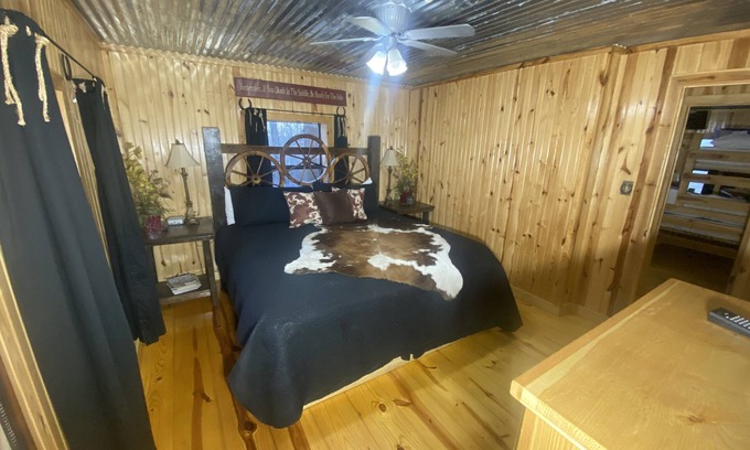 Saint Joe Cabin | Buffalo River Log Cabin🏠🐴