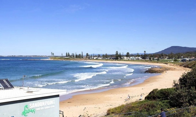 Bulli Apartment | Bulli26 Studio | Relaxing Beachside Accommodation 150m from Sandon Point Beach