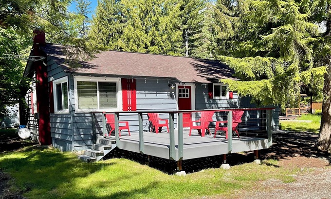 Nordman House | Bungalow & Bunk House, Sleeps 10, Close to Lake