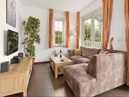 Municipality of Nissewaard House | Bungalow by Water near Rotterdam and Zeeland