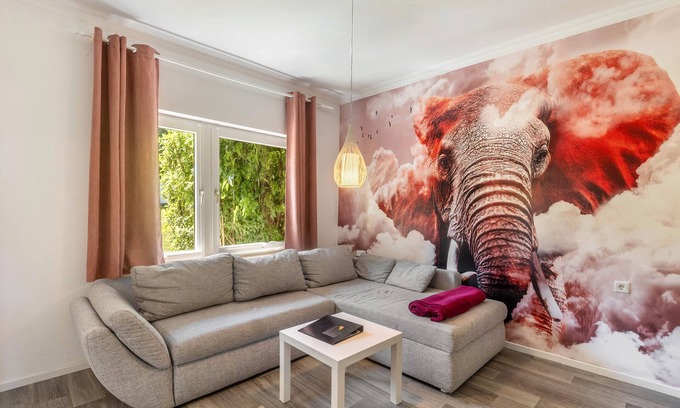 Niedenstein House | Bungalow 'Elefant' with Shared Terrace, Shared Garden and Wi-Fi