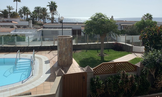 Playa del Aguila House | Bungalow in 2 Ebenen, Meerblick, Garten, Schwimmbad und Direkter Strandzugang!