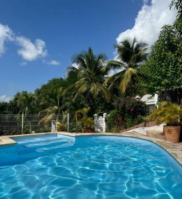 Les Abymes House | Bungalow Ixora