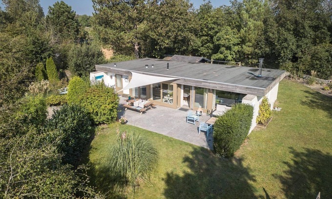 Ouddorp House | Bungalow just 8 minutes' walk from the quietest beach in Ouddorp, with the most sunshine hours in the Netherlands. The ideal place for sun, sea, peace, and space!