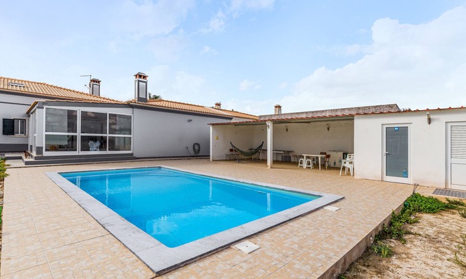 Palmela House | Bungalow 'Quinta Simão' with Shared Pool, Wi-Fi and Air Conditioning