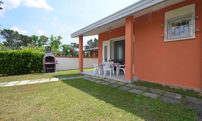Bibione Pineda House | Bungalow with private garden