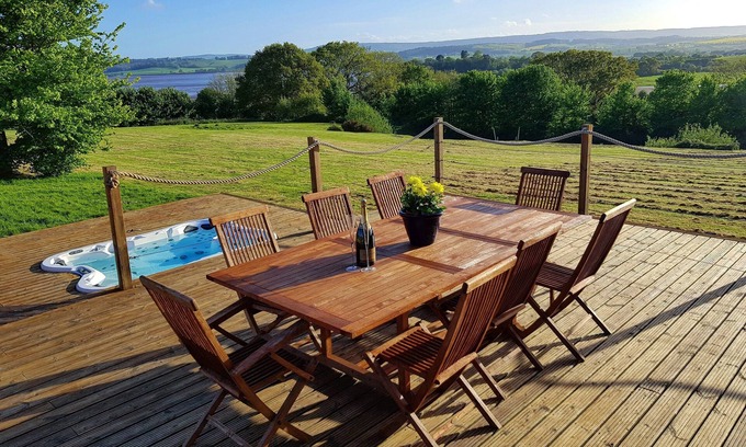 Ebford House | BUNNY BARN: Magnificent views, hot tub, tennis court, 6 acres, wild bunnies.