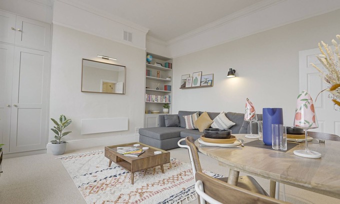 Boscombe Apartment | Burlington Mansions - Stunning Coastal Apartment
