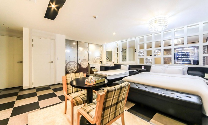 Gangseo District Hotel | Busan Gangseo Sinhodong Hotel The One