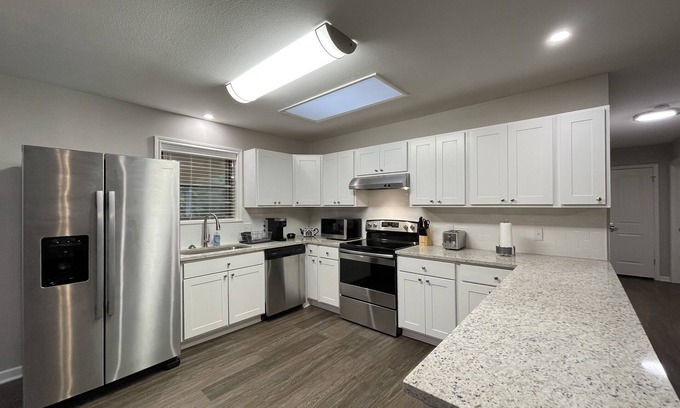 Redlick House | Business Travelers & Near Business District