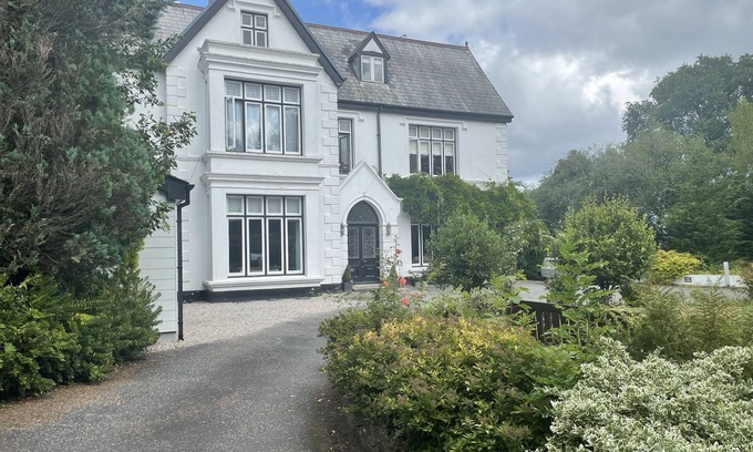 Par Cottage | BUTLERS LOFT, romantic, with a garden in Par