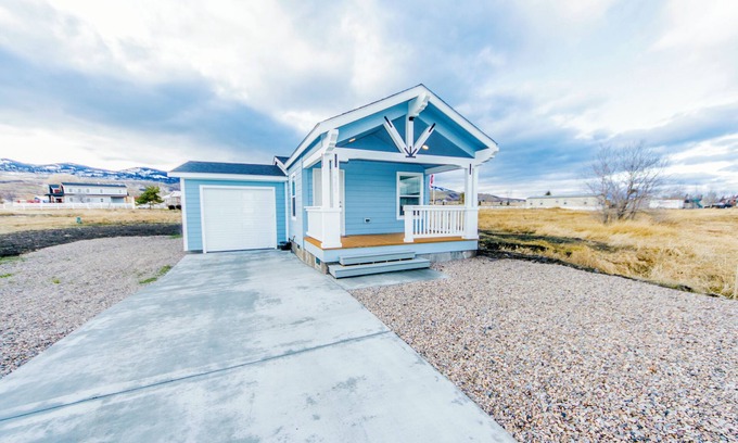 Garden City House | Buttercup Cottage - Close to everything!