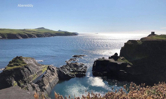 Abereiddy Cottage | Bwthyn Gerrig, Holiday Cottage Abereiddy, Sleeps 6, 3 bedrooms, bathrooms