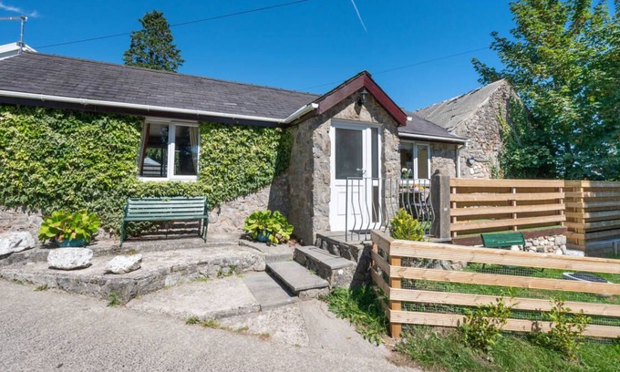 St. Florence House | Bwthyn y Ceidwaid in the beautiful Tenby