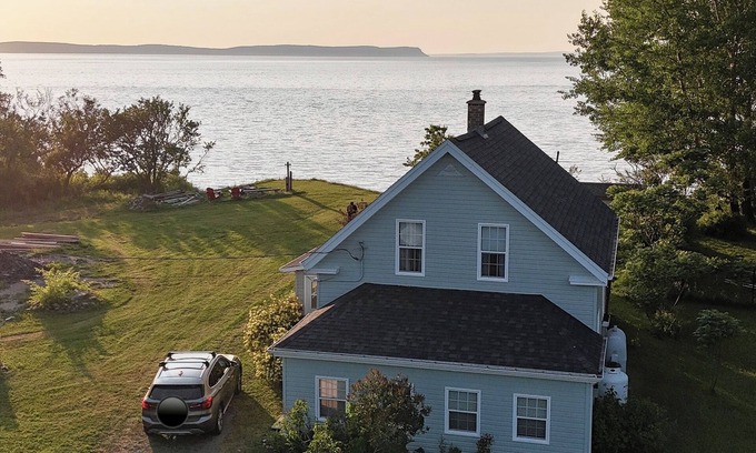 West Hants Cottage | “By the C” seaside stay on the Bay of Fundy: hot tub & sauna