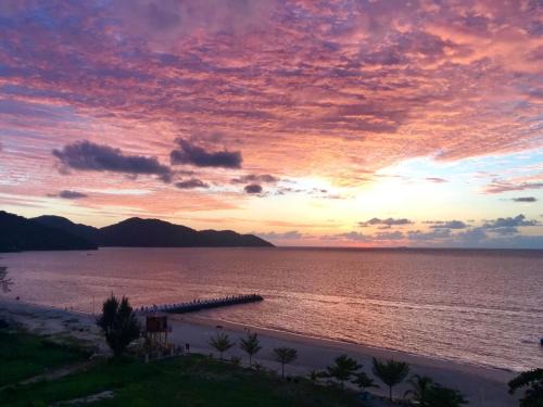 Batu Ferringhi Apartment | By the sea Duplex penthouse baby