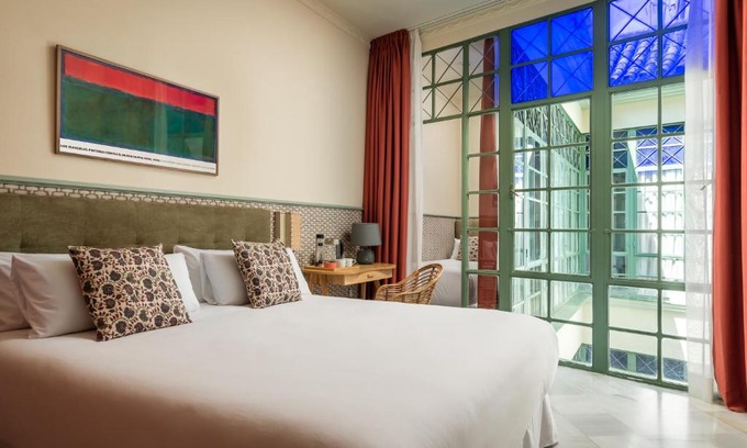 Encarnacion-Regina Hotel | BYPILLOW Abril