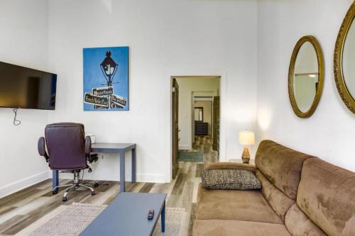 Saint Claude Apartment | Bywater Beauty Near music and Fun