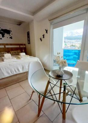 Province of Tierra del Fuego Apartment | Cálido estudio con balcón y vistas a las montañas